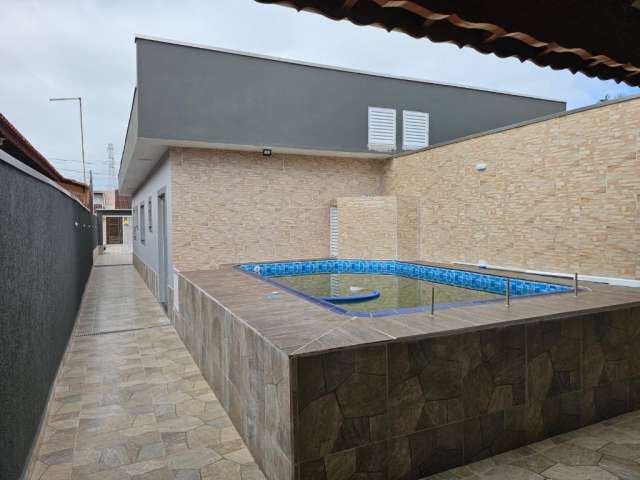 Casa nova com piscina