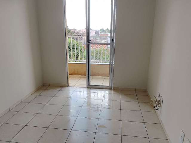 Lindo Apartamento no bairro Ipiranga, recém pintado, rico em armários, com sacada, face sombra e lazer completo