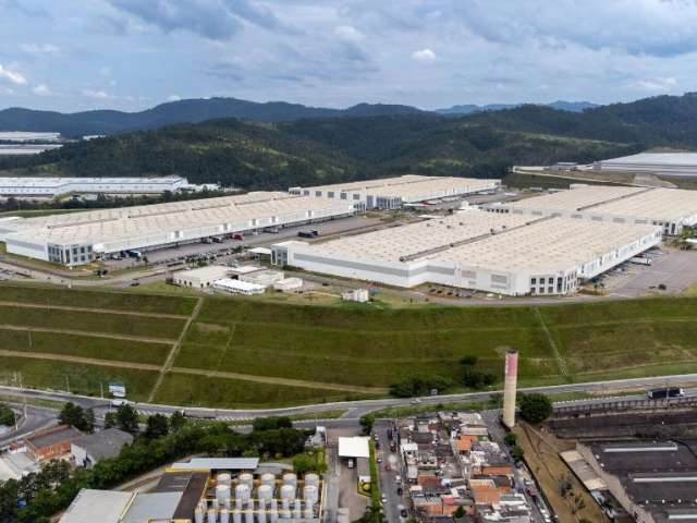 Galpão para aluguar possui 22.291 metros quadrados em Cajamar SP