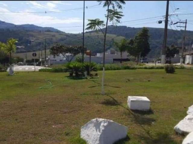 Condomínio Portal da Serra Casa com 3 Quartos (2 Suítes), Piscina e TÉRREA!