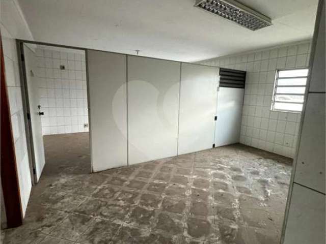 Prédio Comercial e 10 banheiros para Alugar, 1000 m² - Tatuapé, São Paulo - SP