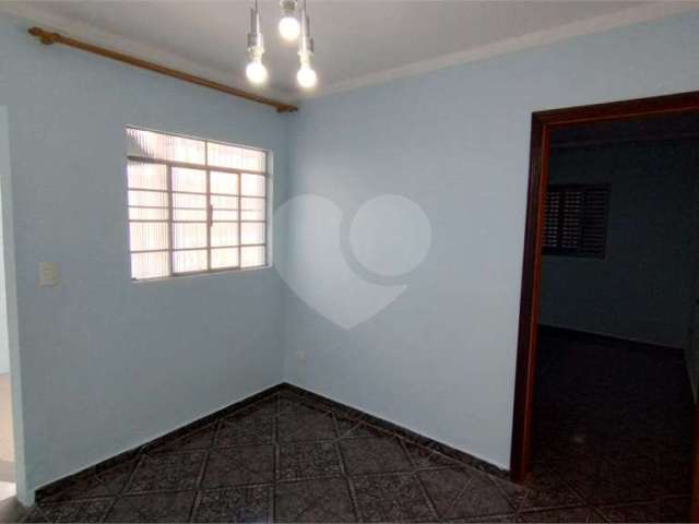 Casa para Locação com 68m² - Cangaíba.