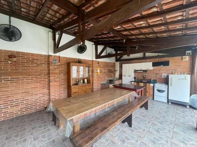 Casa para venda em Vila Indaiá de 220.00m² com 3 Quartos, 1 Suite e 4 Garagens