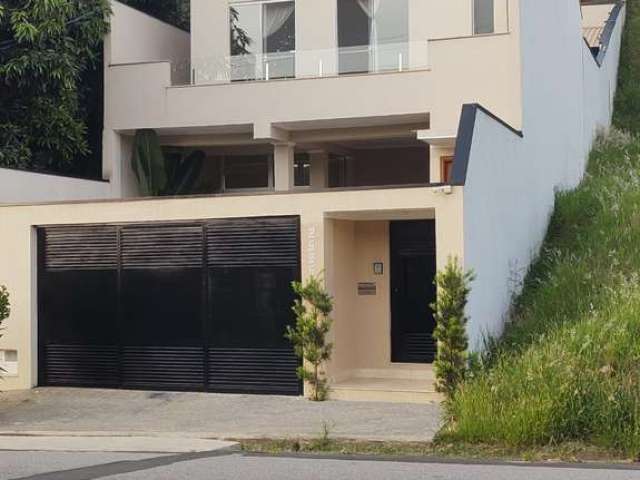 Casa para venda em Jardim São Salvador de 237.00m² com 3 Quartos, 1 Suite e 3 Garagens
