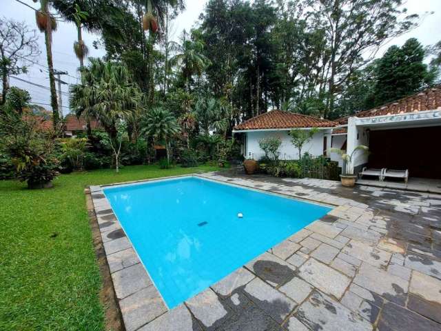 Casa para venda em Granja Guarani de 410.00m² com 6 Quartos, 5 Suites e 12 Garagens