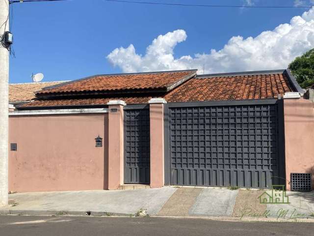 Casa para venda em Vila Nova Botucatu de 165.00m² com 3 Quartos, 1 Suite e 3 Garagens