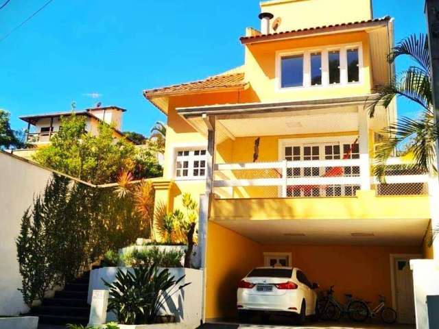 Casa de Condomínio para venda em Granja Viana de 280.00m² com 4 Quartos, 4 Suites e 6 Garagens