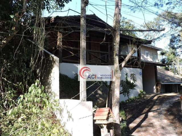 Casa de Condomínio para venda em Granja Viana de 270.00m² com 4 Quartos, 2 Suites e 3 Garagens