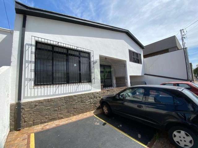 Casa para alugar em Centro de 204.00m² com 6 Quartos, 1 Suite e 5 Garagens