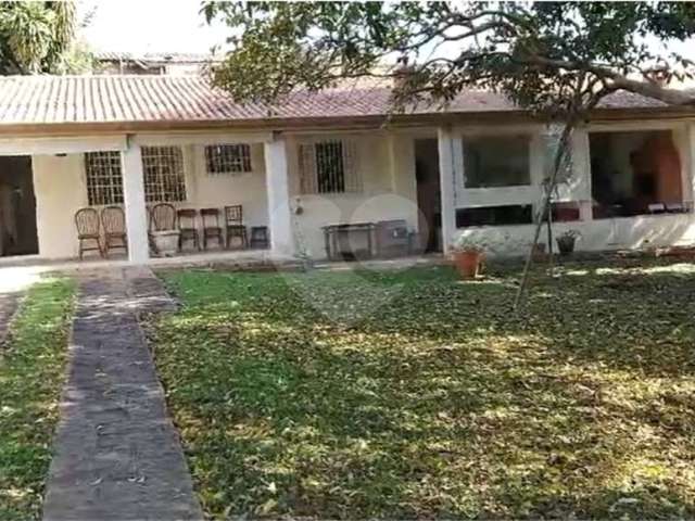 Casa para alugar em Jardim São Vicente de 180.00m² com 2 Quartos e 4 Garagens