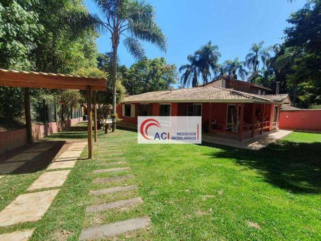 Casa de Condomínio para venda em Granja Viana de 170.00m² com 4 Quartos, 3 Suites e 4 Garagens