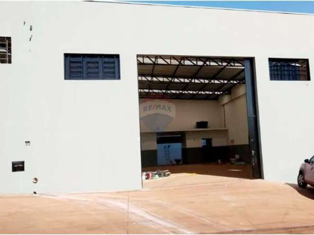 Galpão / Depósito / Armazém para alugar em Cravinhos de 240.00m² com 4 Garagens