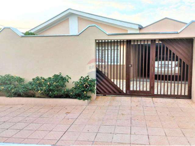 Casa para alugar em Centro de 154.70m² com 3 Quartos, 1 Suite e 4 Garagens