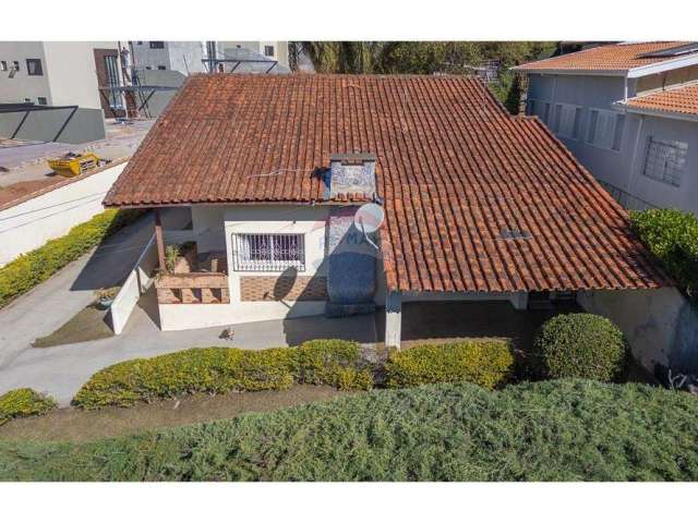 Casa para venda em Vila Santista de 170.00m² com 3 Quartos, 1 Suite e 10 Garagens