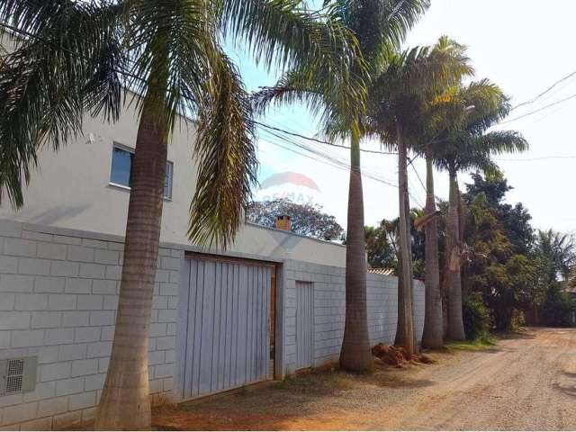 Casa de Condomínio para venda em Jardim Del Alamo de 330.00m² com 2 Quartos, 1 Suite e 3 Garagens