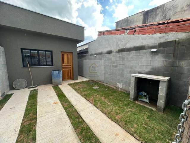 Casa para venda em Jardim Layr de 150.00m² com 3 Quartos, 1 Suite e 1 Garagem