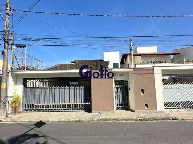 Casa para venda em Vila Oliveira de 294.00m² com 3 Quartos, 1 Suite e 3 Garagens