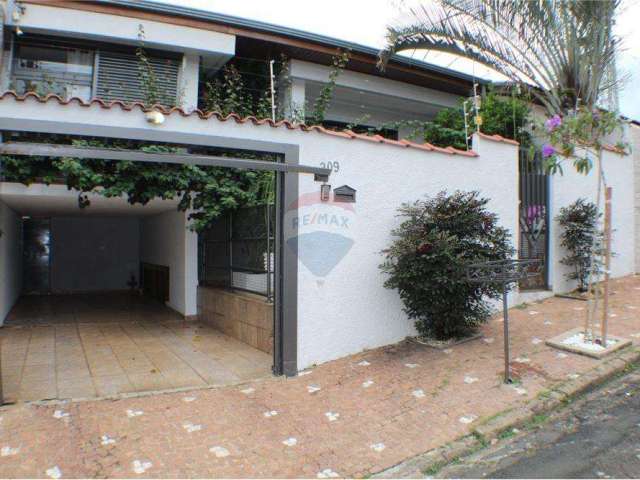 Casa para venda em Centro de 175.00m² com 4 Quartos e 2 Garagens