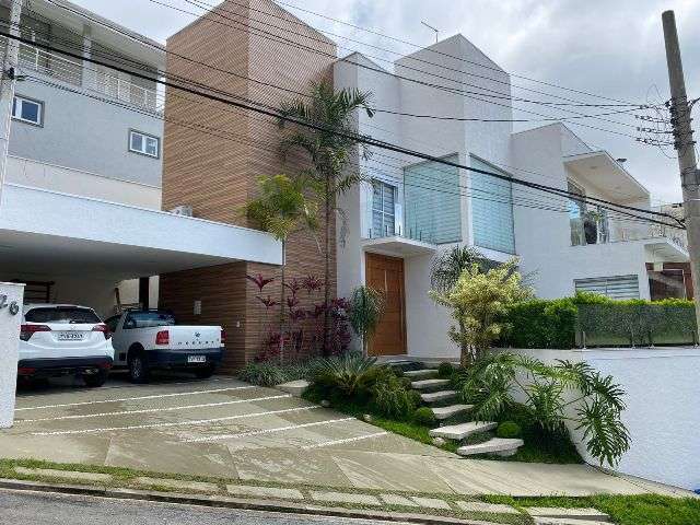 Casa para venda em Vila Oliveira de 300.00m² com 3 Quartos, 3 Suites e 4 Garagens