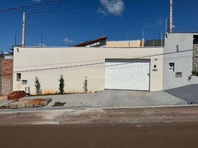 Casa para venda em Residencial Ravena de 120.00m² com 2 Quartos, 1 Suite e 2 Garagens