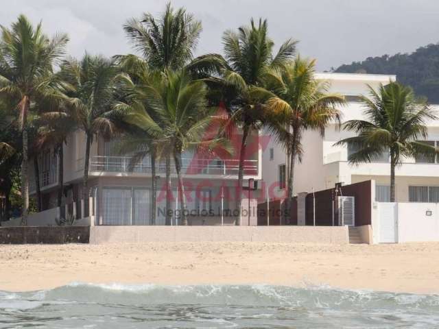 Casa para venda em Sapé de 324.00m² com 4 Quartos, 4 Suites e 3 Garagens