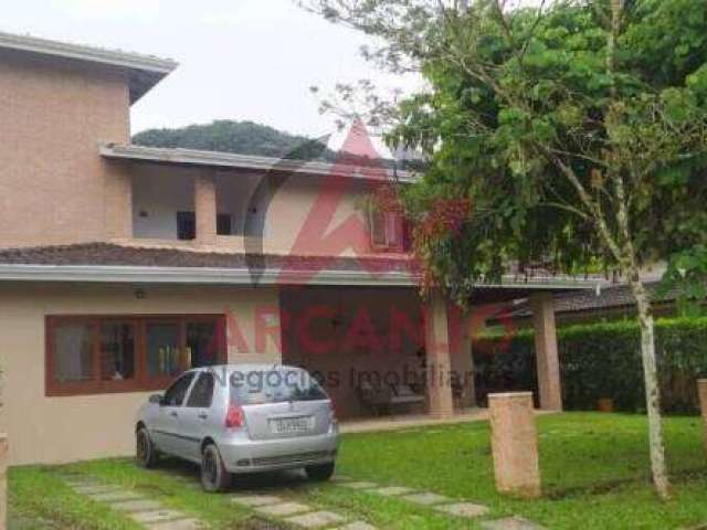 Casa para venda em Horto Florestal de 180.00m² com 3 Quartos, 3 Suites e 4 Garagens