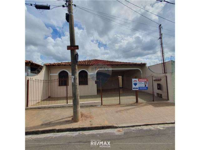 Casa para venda em Jardim Santa Clara de 221.00m² com 4 Quartos, 1 Suite e 2 Garagens