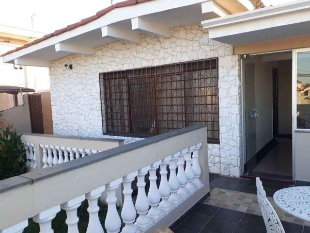 Casa para venda em Centro de 200.00m² com 3 Quartos e 2 Garagens