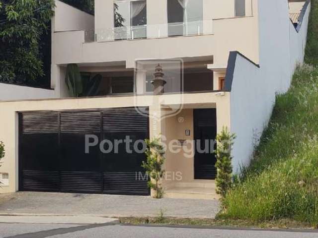 Casa para venda em Jardim São Salvador de 237.00m² com 3 Quartos, 1 Suite e 3 Garagens