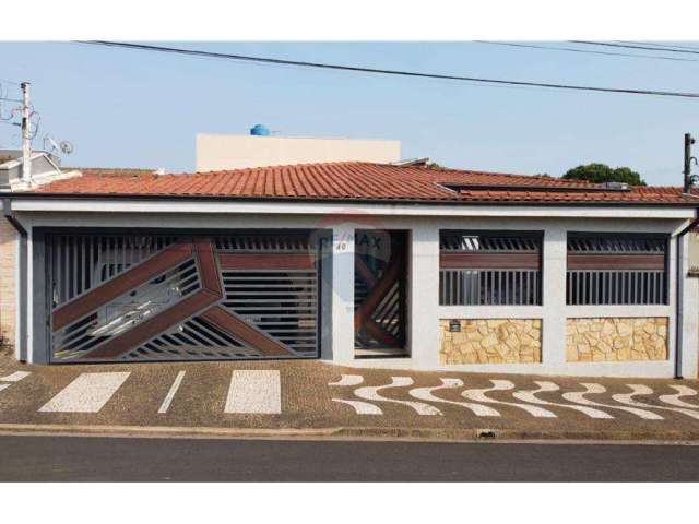 Casa para venda em Centro de 212.80m² com 4 Quartos e 1 Suite