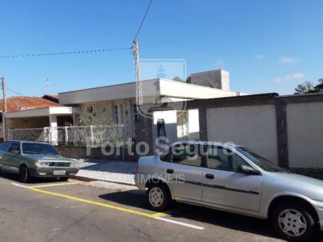 Casa para venda em Centro de 300.00m² com 4 Quartos, 1 Suite e 6 Garagens