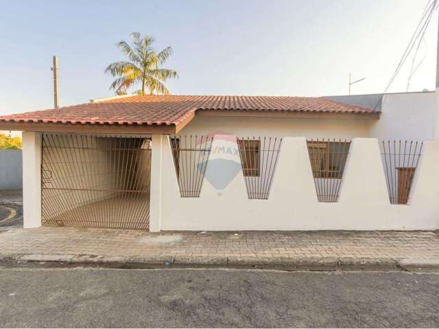 Casa de Condomínio para alugar em Uberaba de 40.00m² com 2 Quartos, 1 Suite e 2 Garagens