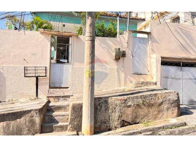 Casa para venda em Centro de 210.00m² com 6 Quartos, 2 Suites e 1 Garagem