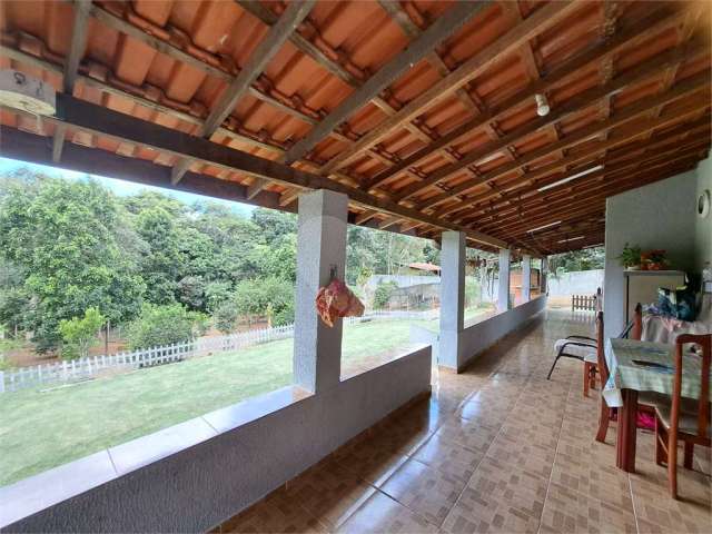 Fazenda / Sítio para venda em Jardim Tarantela de 148.00m² com 2 Quartos e 4 Garagens