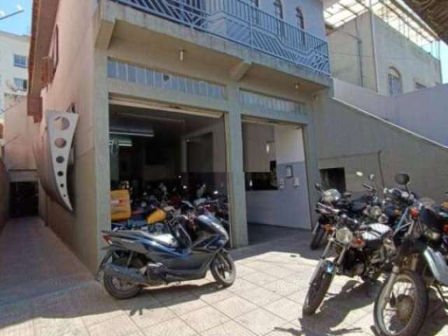 Casa para venda em Jardim Utinga de 250.00m² com 3 Quartos, 1 Suite e 3 Garagens