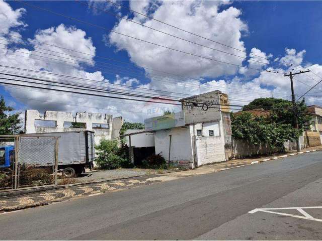 Galpão / Depósito / Armazém para alugar em Centro de 1000.00m² com 15 Garagens