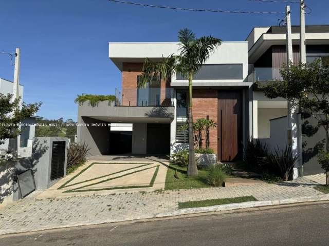 Sobrado para venda em Cézar De Souza de 250.00m² com 3 Quartos, 3 Suites e 4 Garagens