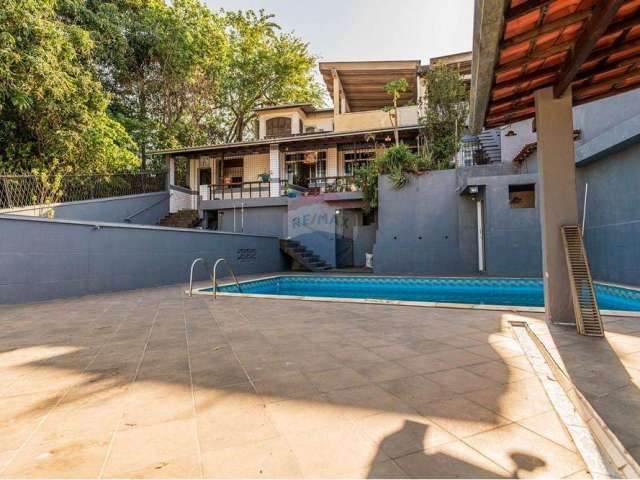 Casa para venda em Jardim Carioca de 277.00m² com 3 Quartos, 1 Suite e 4 Garagens