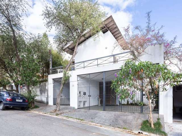 Casa para venda em Morumbi de 304.00m² com 5 Quartos, 2 Suites e 3 Garagens