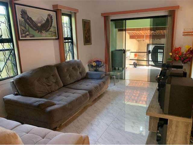 Casa para venda em Vila Santa Eliza de 200.00m² com 3 Quartos, 2 Suites e 1 Garagem