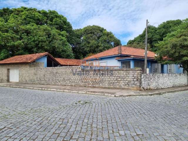 Casa para alugar em Vila Canevari de 248.00m² com 3 Quartos, 1 Suite e 2 Garagens