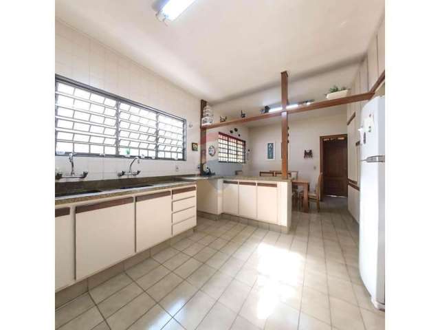 Casa para venda em Vila Bressan de 266.84m² com 6 Quartos, 1 Suite e 2 Garagens