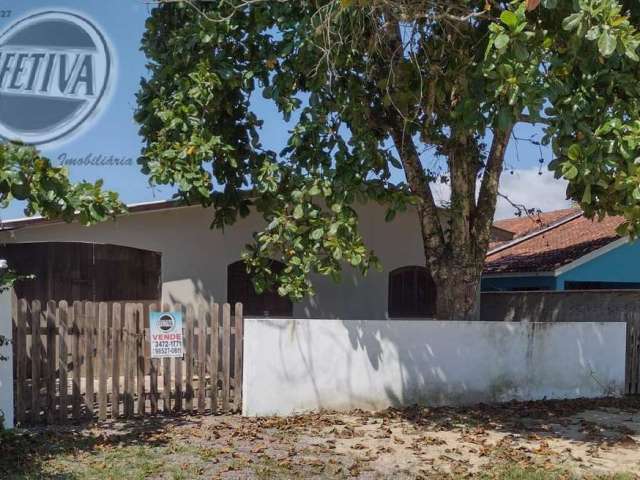 Casa para venda em Guaratuba de 90.00m² com 4 Quartos e 5 Garagens