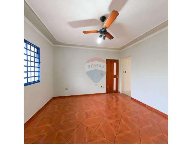 Casa para venda em Centro de 111.00m² com 3 Quartos e 2 Garagens