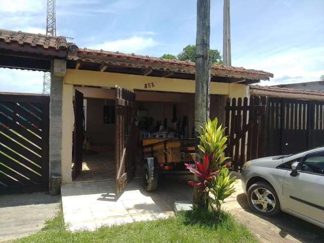 Casa para venda em Indaiá de 102.00m² com 3 Quartos e 4 Garagens