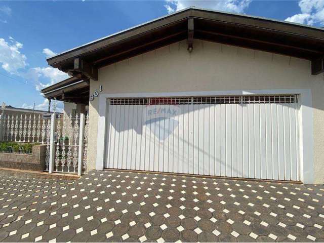 Casa para venda em Jardim Itapuã de 213.00m² com 3 Quartos, 1 Suite e 2 Garagens