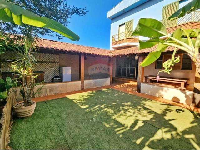 Casa para venda em Parque Dos Bandeirantes de 256.00m² com 5 Quartos, 2 Suites e 4 Garagens