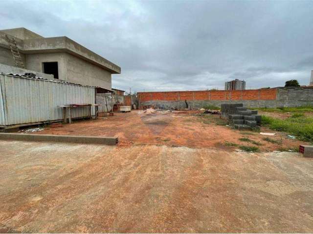 Lote / Terreno para alugar em Bosque Dos Cedros de 318.75m²