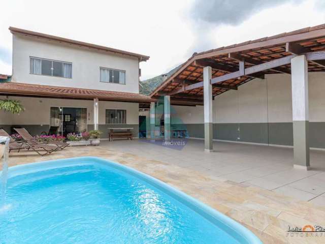 Casa para venda em Praia Da Lagoinha de 232.00m² com 4 Quartos, 2 Suites e 2 Garagens