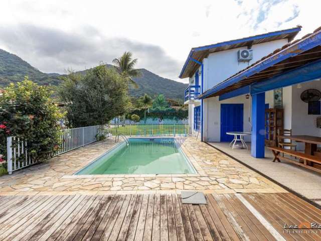 Casa para venda em Praia Da Lagoinha de 243.00m² com 4 Quartos, 1 Suite e 5 Garagens